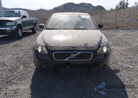 2005 Volvo S40 T5 z USA, uszkodzony, nr VIN YV1MS682552103103